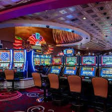 Live roulette wheel spinning in real-time at phlago login